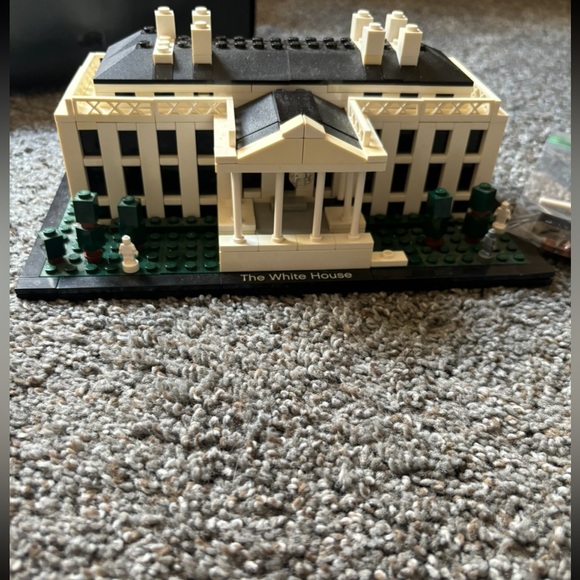 LEGO Architecture White House (21006) Building Kit - Picture 3 of 6